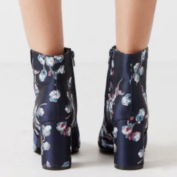 Urban Outfitters Women’s Blue Juliet Floral Ankle Boots Size 7 - Picture 3 of 8